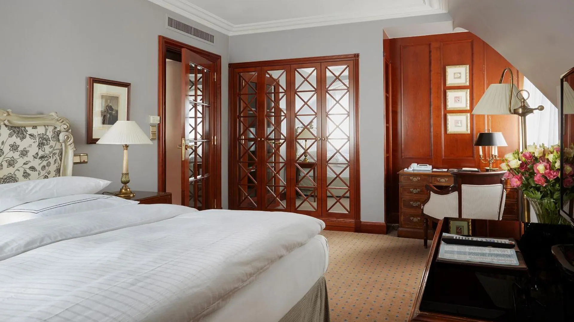 Hotel Schlosshotel Berlin by Patrick Hellmann