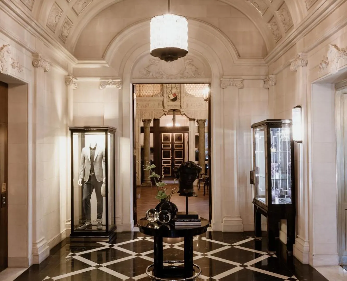 Schlosshotel Berlin by Patrick Hellmann