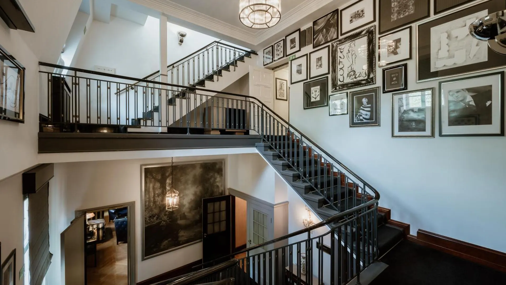 Schlosshotel Berlin 5*,